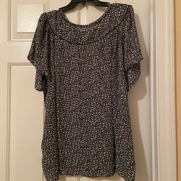 LOFT Tops - Loft floral blouse short sleeves navy size 22